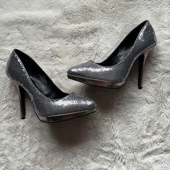 George Silver Sequin Heels Size 7 - Picture 1 of 9